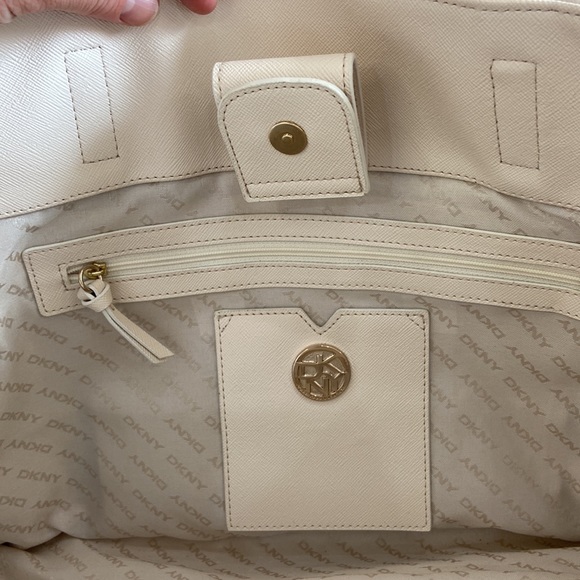 BNWT DKNY leather tote in ivory and beige with woven detail - Picture 9 of 11